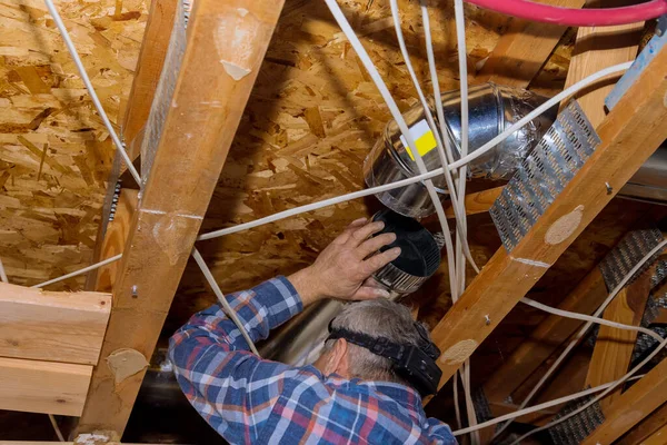 Remodelando Casa Instalação Condicionamento Central Sistema Teto Tubos Ventilação Duto — Fotografia de Stock