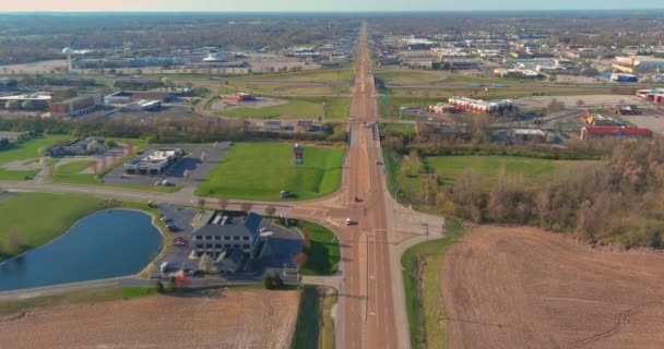 Luchtfoto van woonwijken op prachtige stad stedelijk landschap de Caseyville Illinois op Verenigde Staten — Stockvideo