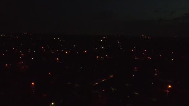 美丽的五彩缤纷的烟火燃放在美国一个鸟瞰小镇上 — 图库视频影像