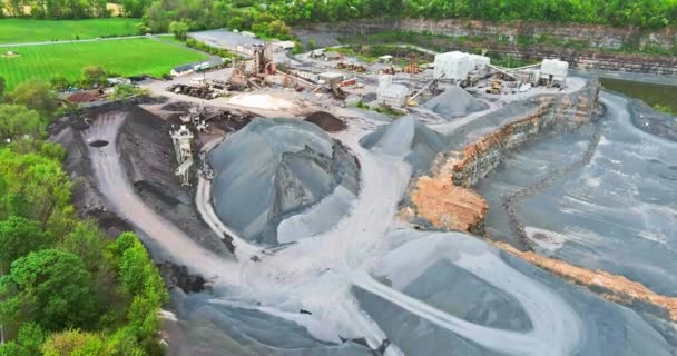 Se trata de la extracción de mineral minero en la industria de producción vista aérea panorama paisaje — Vídeos de Stock