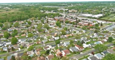 Bensalem Pennsylvaniaa 'daki hava manzarası evlerin küçük bir uyuma alanı çatıları