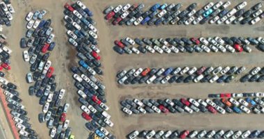 Otopark açık artırmasında hava görüntüsü çok kullanılan otomobil terminali
