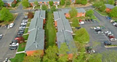 Panorama, Amerika 'da küçük bir apartman kompleksi olan