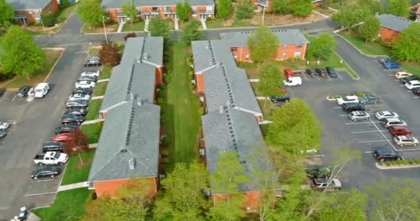 Panorama ver uma paisagem área de dormir no complexo de apartamentos pequena cidade americana — Vídeo de Stock