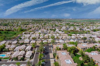Manzaranın manzarası, Amerikan küçük kasabası Avondale 'den Arizona' ya kadar uzanıyor.