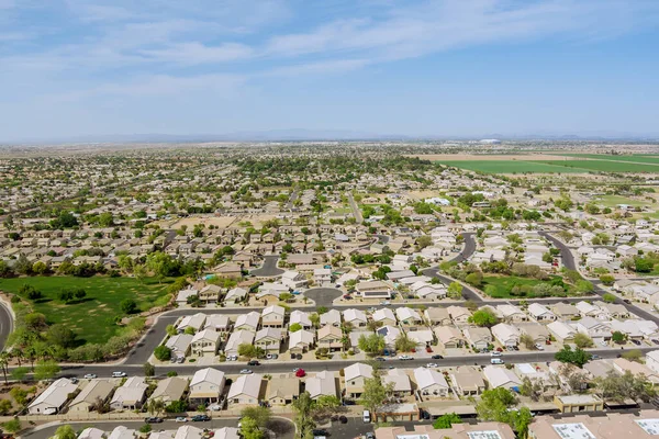 美国亚利桑那州阿凡达尔小城镇的全景景观 房屋的高度屋顶 — 图库照片