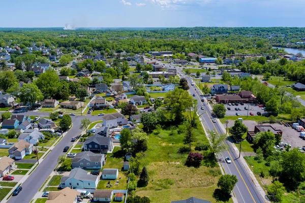 Yükseklerdeki panoramik manzara Sayreville kasabası NJ USA 'deki küçük bir yerleşim yeri kasabası.