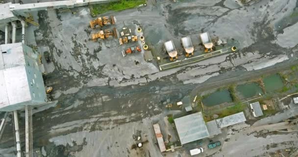 Opencast mijnbouw steengroeve voor de winning van in het midden — Stockvideo