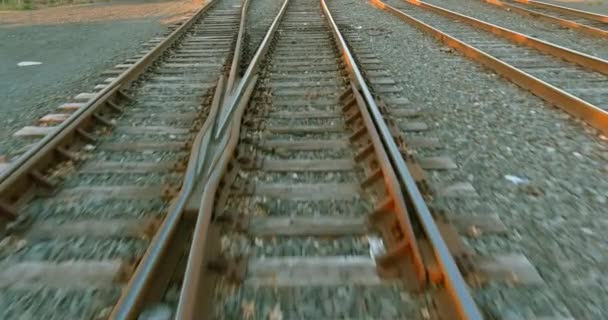 Tilik dengan sudut pandang perjalanan kereta api dari pengemudi — Stok Video