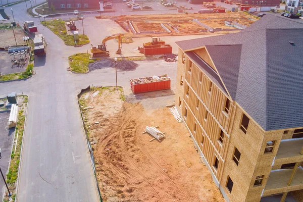 木造アメリカのアパート複合体は 建設中の新しい開発フレーム上のフレーム構造のビューをビーム — ストック写真