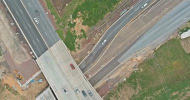 Bensalem Pennsylvania 'da modern bir yol kavşağının yeniden inşası üzerine yenilenen köprü şantiyesi.