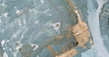 Pensilvanya 'nın ortasında çalışan bir sürü makineli açık maden ocağının havadan görüntüsü.