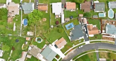 Bensalem Pennsylvania 'da küçük bir Amerikan kasabasının panoramik manzarası.