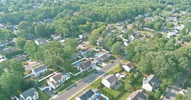 Panorama typowego kompleksu domowego małe amerykańskie miasteczko — Wideo stockowe