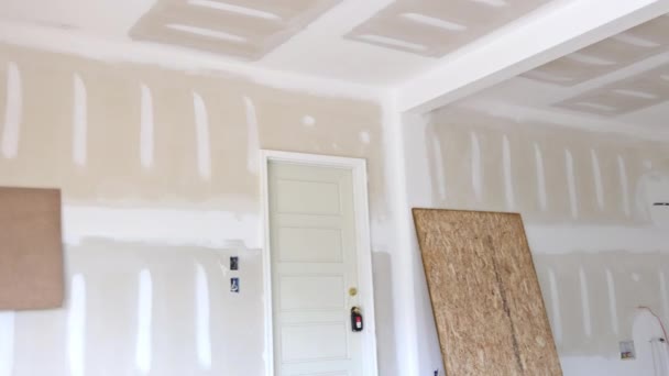 Construction home industry on finishing putty in the room walls plasterboards with room under construction — Stock Video