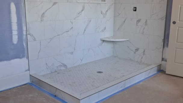 Design renovatie bouw badkamer met master badkamer patching gipsplaten — Stockvideo