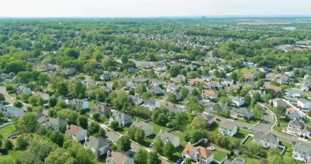 Széles panoráma, légi kilátás magas épületekkel, lakónegyedek a gyönyörű Amerikában — Stock videók