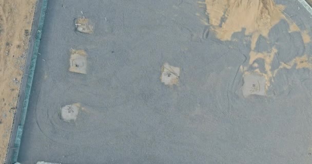 Panorama widok z lotu ptaka na fundamenty plac budowy betonowych murów murowanych — Wideo stockowe