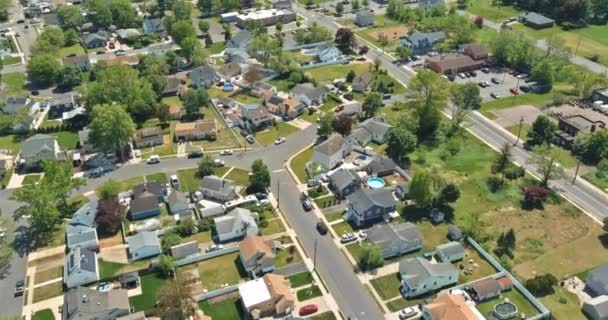 Panoramisch uitzicht op hoogte daken Sayreville kleine stad van huizen van New Jersey Verenigde Staten — Stockvideo