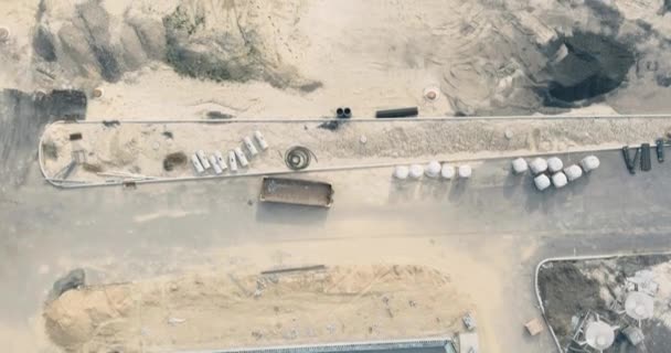 Betonrohre zum Bau von Entwässerungssystemen auf großen Zementabflussrohren für den industriellen Hochbau — Stockvideo