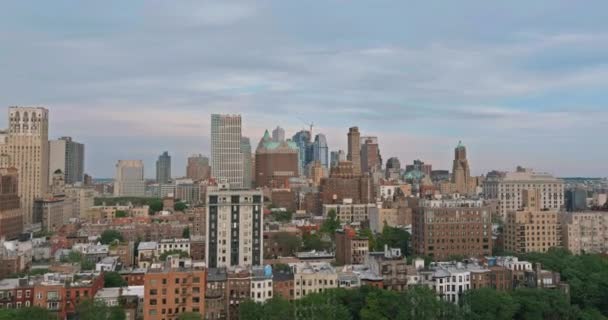纽约市布鲁克林市中心天际线建筑的空中全景 — 图库视频影像