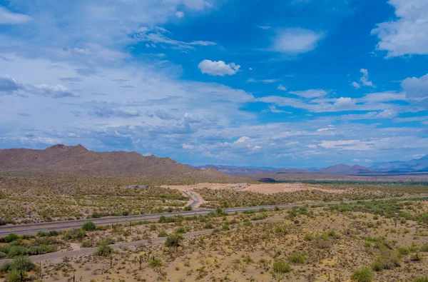 Yüksek Hızlı Otoyolda Arizona Dağlarının Havadan Görünüşü — Stok fotoğraf