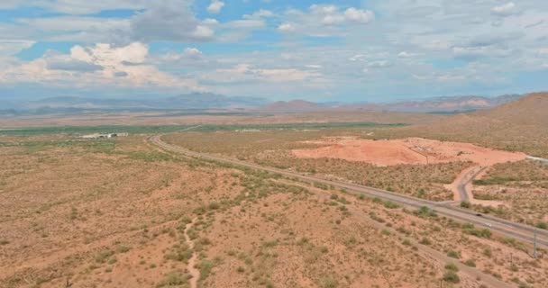 Voando sobre uma mina a céu aberto e indústria de mineração no deserto do Arizona — Vídeo de Stock