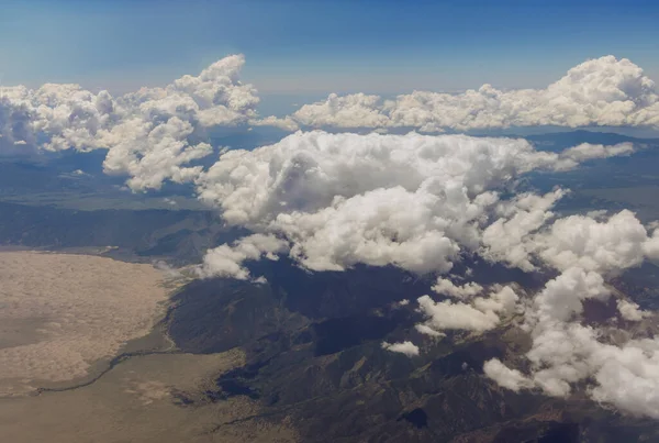 Paisagem Cênica Montanha Arizona Com Claras Nuvens Fofas Gama Montanhas — Fotografia de Stock