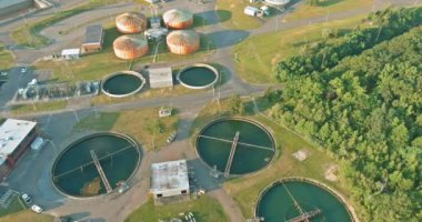 Modern kentsel atık su arıtma tesisi su arıtma, istenmeyen hava görüşü kimyasallarını kaldırma sürecidir.