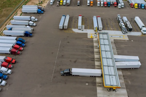 Posto Riposo Camion Fermata Vari Tipi Camion Nel Parcheggio Dell — Foto Stock