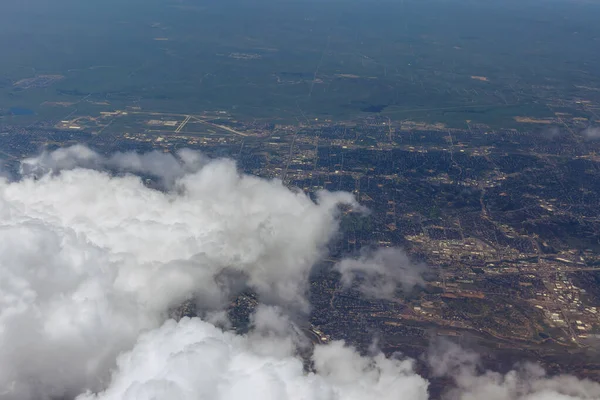 Vliegtuigen Vliegen Het Landschap Vlucht Boven Wolken Stad Denver Usa — Stockfoto