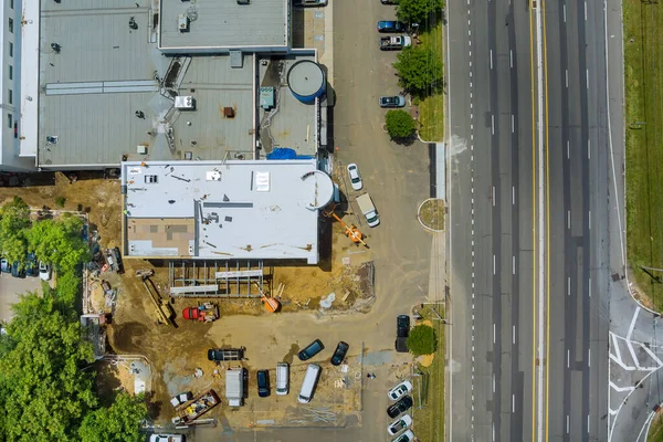 工事中の改装ショッピングモール開発の空中トップビュー外観 — ストック写真