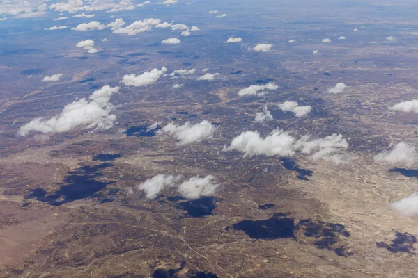 Blick Aus Dem Flugzeug Beim Überflug Von Flauschigen Wolken Der — Stockfoto