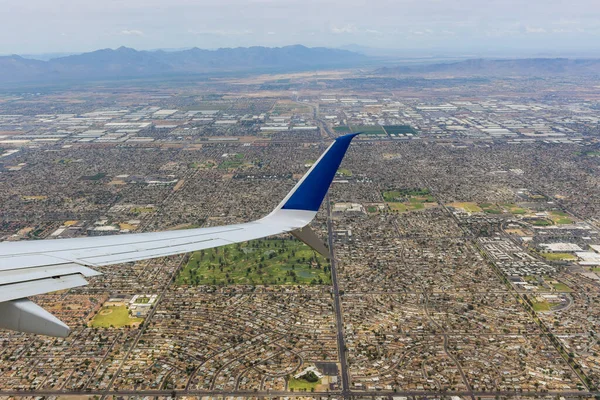 Vuelo Avión Sobre Centro Phoenix Arizona — Foto de Stock