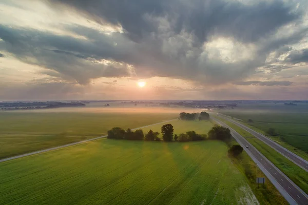 Pemandangan Indah Pemandangan Panorama Meadow Kabut Matahari Terbit Langit Dengan — Stok Foto