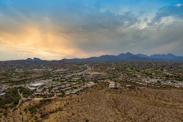 Arizona Güneşli Bir Günde Dağ Çölü Yakınlarındaki Küçük Fountain Hills — Stok fotoğraf