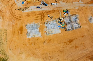 Yeni konut inşaatı için ahşap çerçeve geliştirme aşamasındaki ev