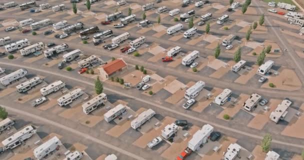 Kempingi RV trailer on resort parking camping park — Wideo stockowe