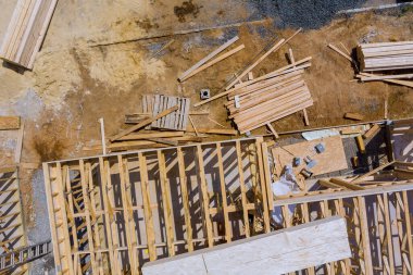 Yığınla ahşap yapı malzemesi yığını ahşap çerçeve inşaatı