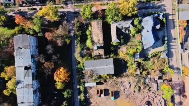 Volando sobre la zona residencial en la ciudad de Uzhgorod Zakarpattya — Vídeos de Stock