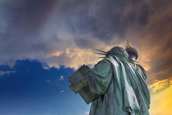 Schöne Aussicht Auf Die Freiheitsstatue Bei Sonnenuntergang New York City — Stockfoto
