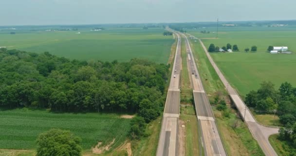 Panorama vista aérea da pequena cidade perto da estrada localizada na América Central — Vídeo de Stock