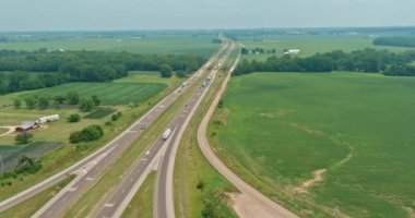 Yükseklik İHA 'sından otoyol kavşağının panorama hava görüntüsü