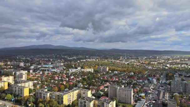 Panorama vista de la ciudad techo Uzhgorod, Transcarpatia, Ucrania — Vídeos de Stock