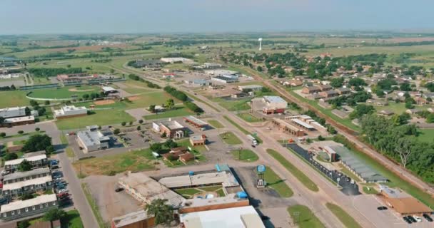 Вид сверху на небольшой городок в американском штате Оклахома — стоковое видео