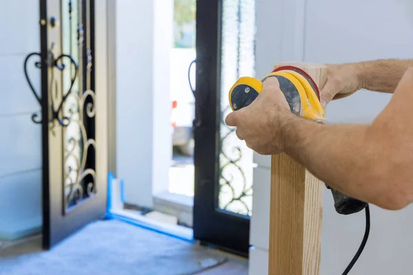 Enmoquetado Lijadora Acabado Para Escalera Barandilla Una Nueva Renovación Del — Foto de Stock