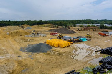 Apartman binaları olan yeni yerleşim bölgesinin hazırlık süreci görüntüsünde inşaat çalışmalarına ilişkin hava manzarası