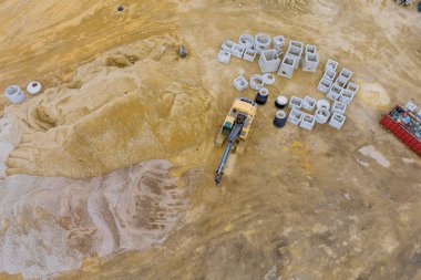 Endüstriyel yapı inşaatı için büyük beton drenaj boruları üzerine drenaj sistemleri inşa etmek için beton borular, seçici odak noktası.