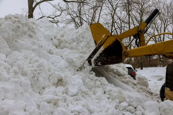 Trattore Libera Strada Dalla Neve — Foto Stock