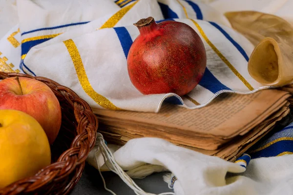 Rosh Hashanah Met Glazen Honingpot Verse Rijpe Appels Joods Nieuwjaar — Stockfoto